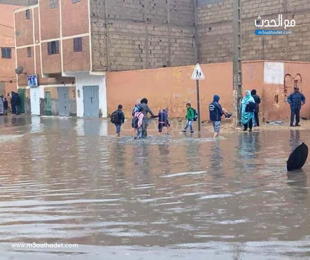 رفع العلم الوطني بمفوضية القصر الكبير إيذانا باستئناف الخدمات الأمنية بعد الفيضانات