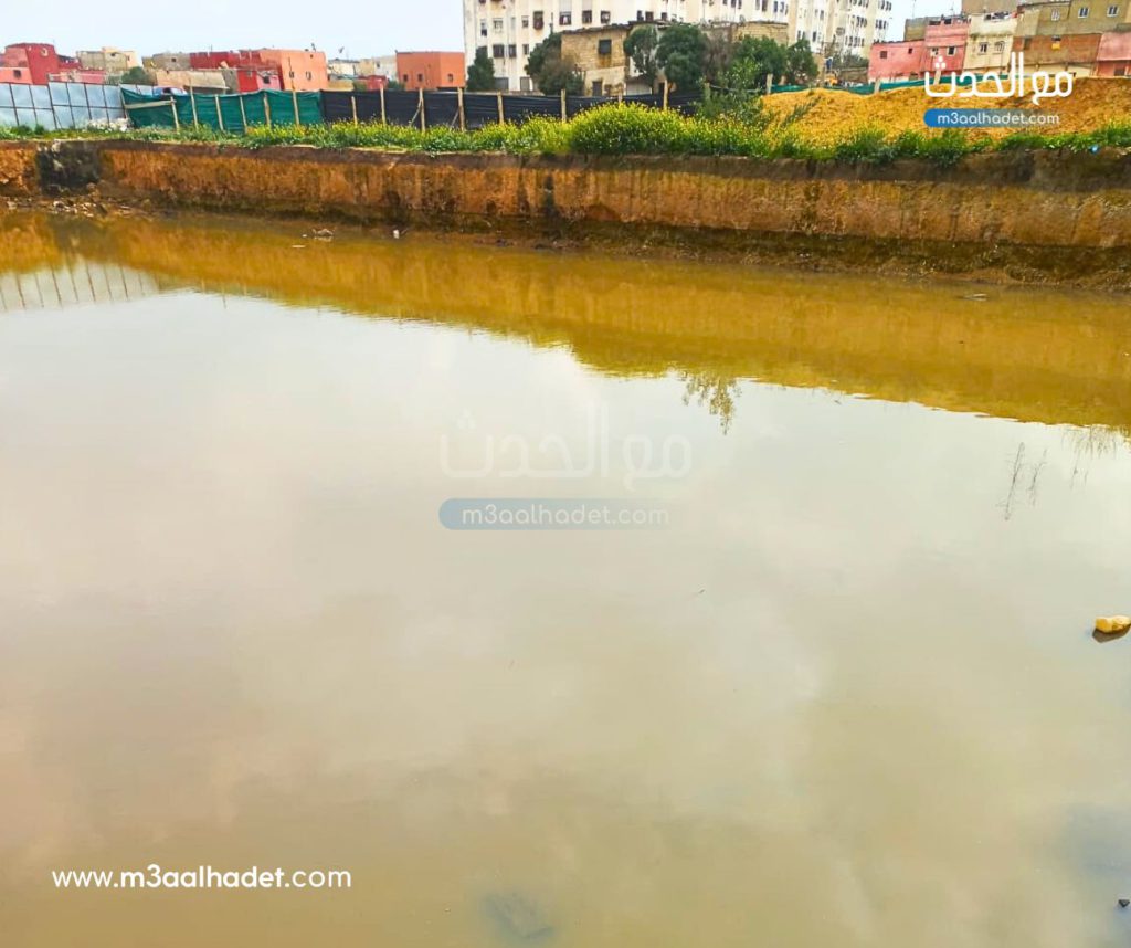 رفع العلم الوطني بمفوضية القصر الكبير إيذانا باستئناف الخدمات الأمنية بعد الفيضانات
