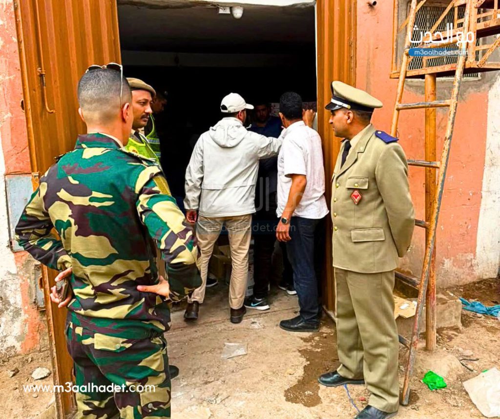 رفع العلم الوطني بمفوضية القصر الكبير إيذانا باستئناف الخدمات الأمنية بعد الفيضانات