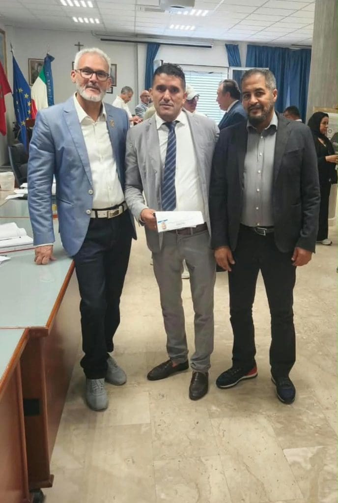 القنصلية المتنقلة ببورتو تشيزاريو تقرّب الخدمات من الجالية المغربية ولقاء تشاوري لاتحاد الجمعيات المغربية بجنوب إيطاليا 532aef62 f611 47c0 af3d fe7a192193d8